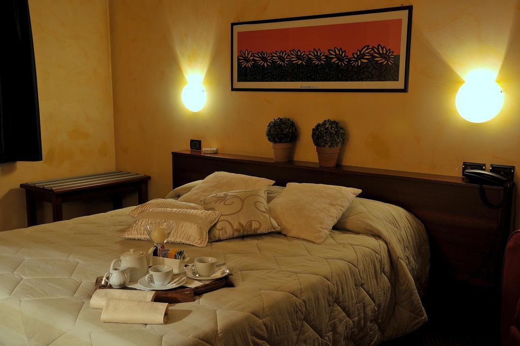 Hotel Parco Castelvetro Piacentino Номер фото