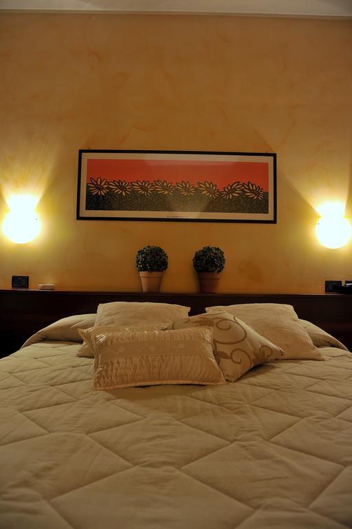 Hotel Parco Castelvetro Piacentino Номер фото